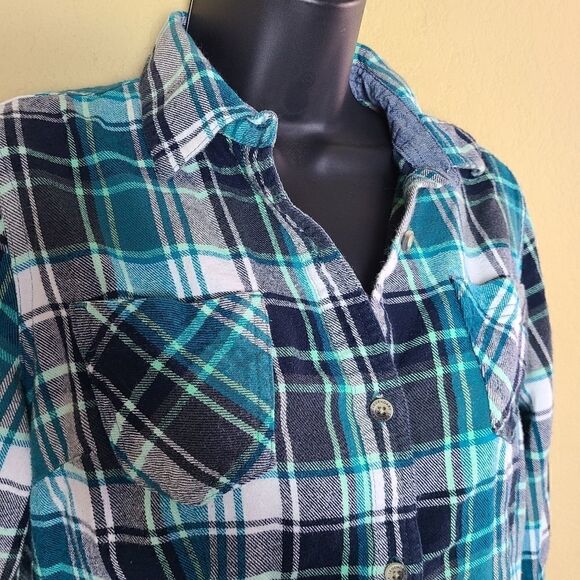 Legendary Whitetails Plaid Button Down - Picture 4 of 10
